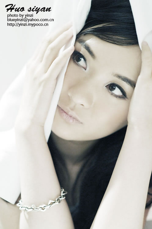 那夜,她把手放在封面