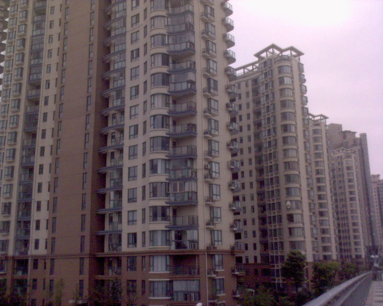 ����,����